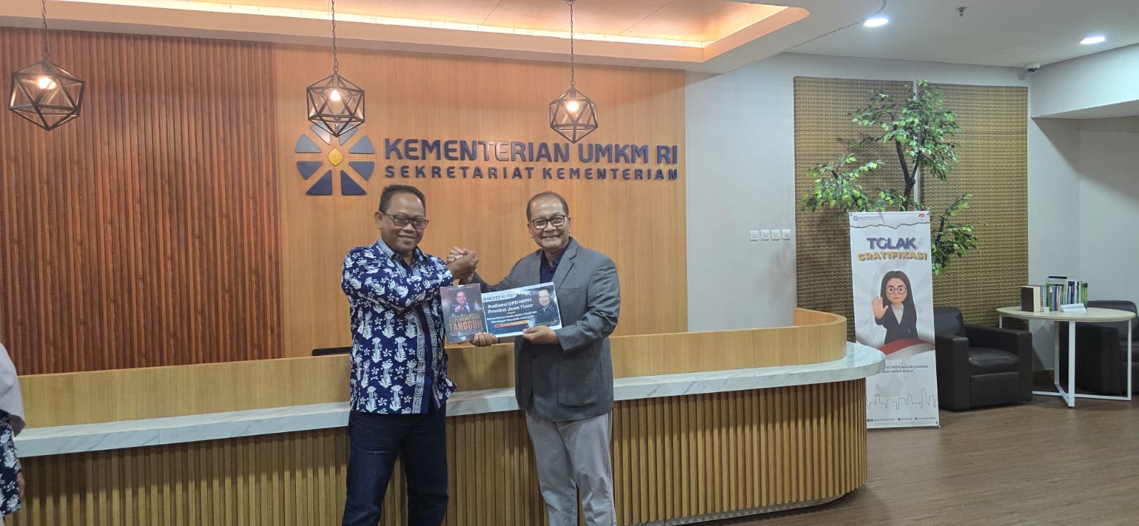 Wakili DPD HIPPI Jatim, Jarot Warjito dan Delegasi Paparkan 12 Program Unggulan di Kementerian UMKM RI whatsapp image 2026 01 27 at 13.24.38